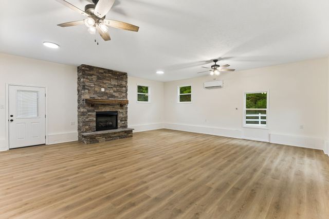 1513 Centerville Hwy, Hohenwald, TN 38462