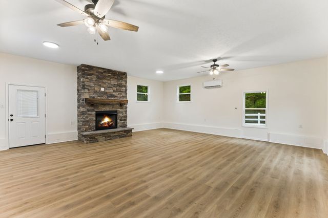 1513 Centerville Hwy, Hohenwald, TN 38462