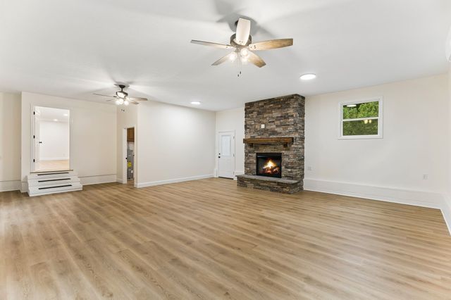 1513 Centerville Hwy, Hohenwald, TN 38462