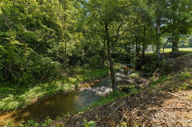1513 Centerville Hwy, Hohenwald, TN 38462