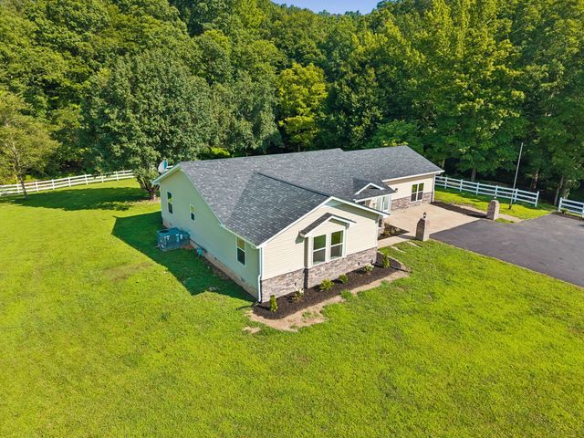1513 Centerville Hwy, Hohenwald, TN 38462