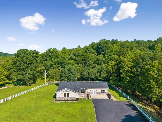 1513 Centerville Hwy, Hohenwald, TN 38462