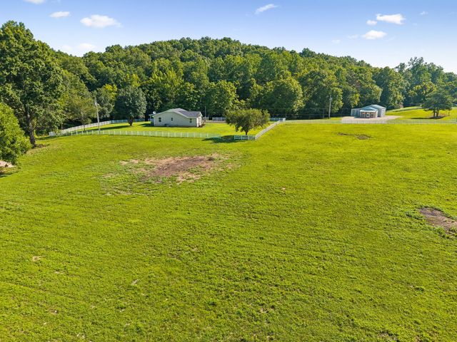 1513 Centerville Hwy, Hohenwald, TN 38462