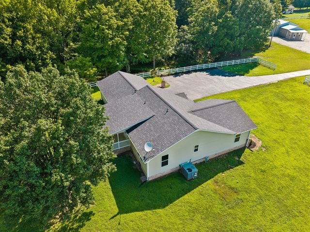 1513 Centerville Hwy, Hohenwald, TN 38462