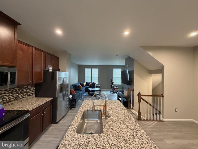 174 ONTARIO DR, Falling Waters, WV 25419