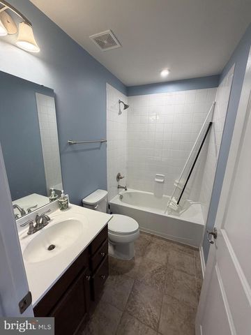 174 ONTARIO DR, Falling Waters, WV 25419