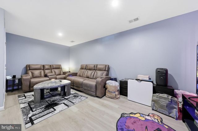 174 ONTARIO DR, Falling Waters, WV 25419