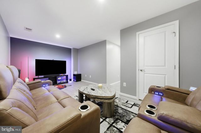 174 ONTARIO DR, Falling Waters, WV 25419