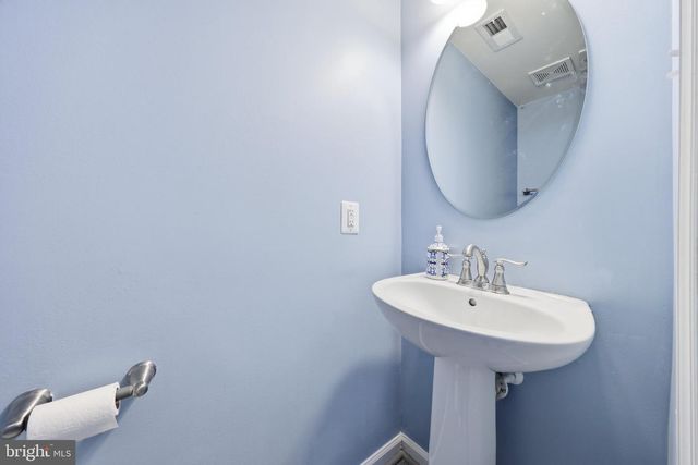 174 ONTARIO DR, Falling Waters, WV 25419
