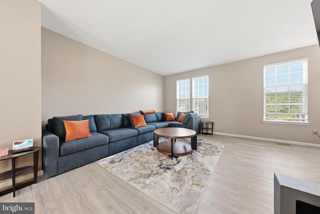 174 ONTARIO DR, Falling Waters, WV 25419
