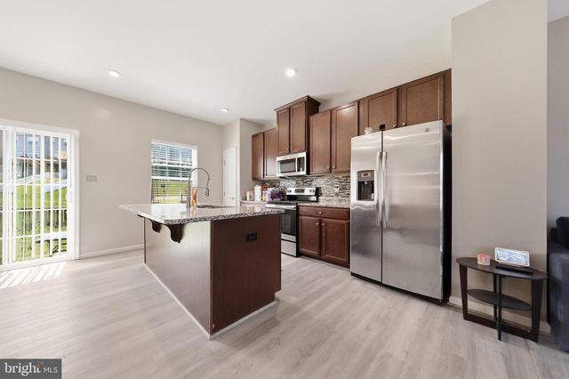 174 ONTARIO DR, Falling Waters, WV 25419