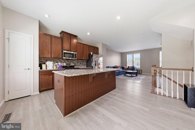 174 ONTARIO DR, Falling Waters, WV 25419