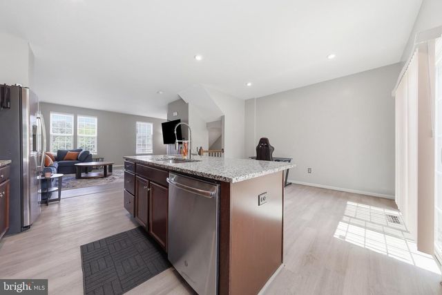 174 ONTARIO DR, Falling Waters, WV 25419