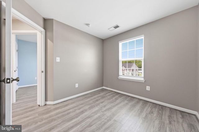 174 ONTARIO DR, Falling Waters, WV 25419