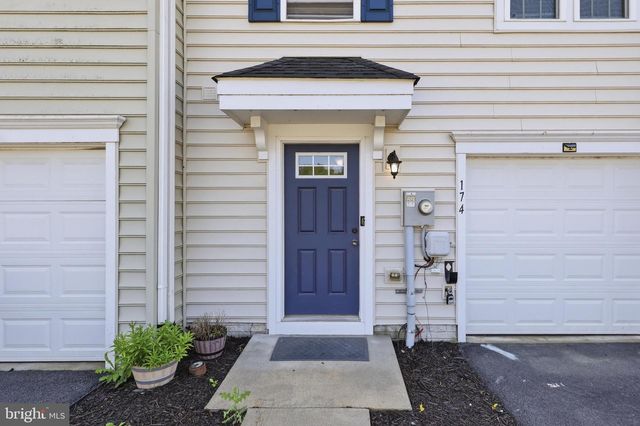 174 ONTARIO DR, Falling Waters, WV 25419
