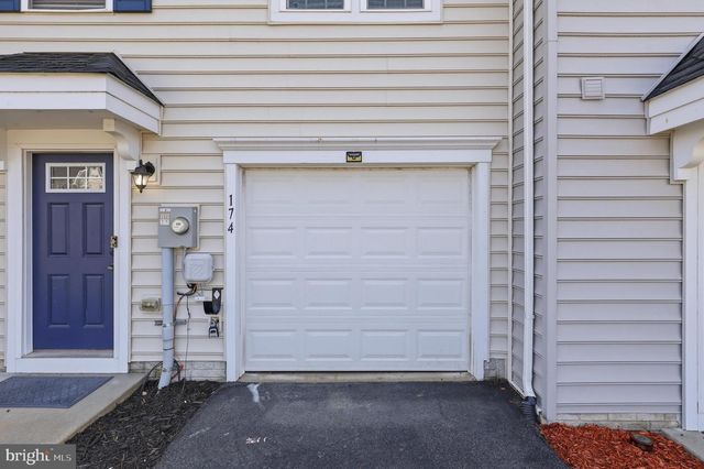 174 ONTARIO DR, Falling Waters, WV 25419