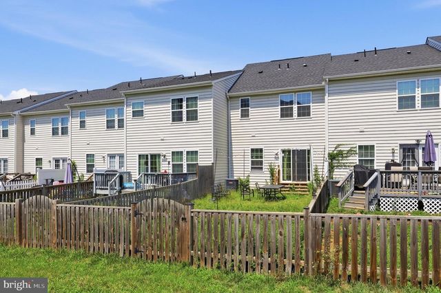 174 ONTARIO DR, Falling Waters, WV 25419