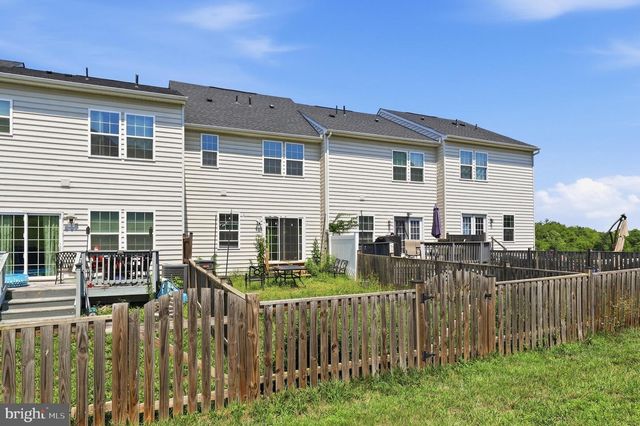 174 ONTARIO DR, Falling Waters, WV 25419