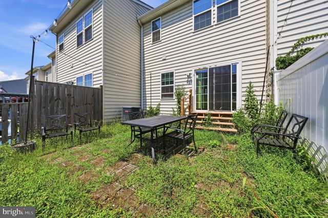 174 ONTARIO DR, Falling Waters, WV 25419