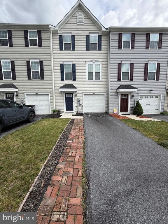 174 ONTARIO DR, Falling Waters, WV 25419