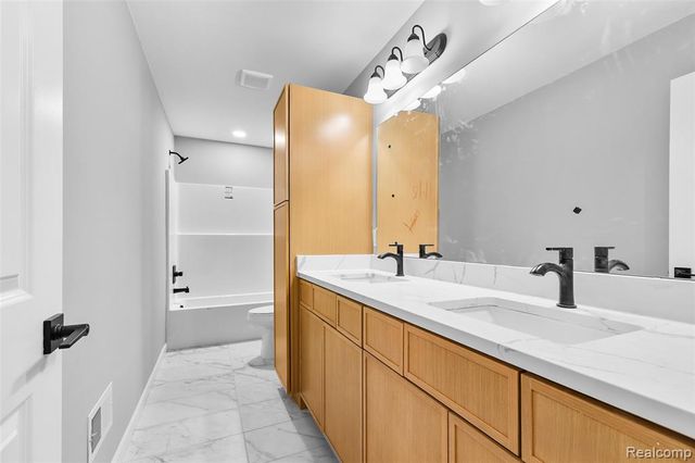 1154 Brendan Bay Drive, Grand Blanc, MI 48439