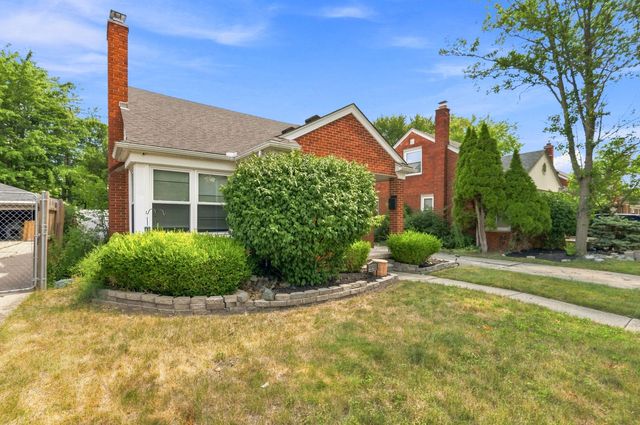 21211 Newcastle Road, Harper Woods City, MI 48225