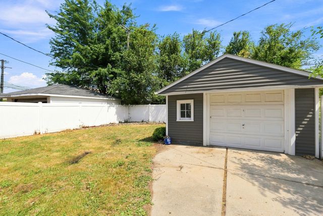 21211 Newcastle Road, Harper Woods City, MI 48225