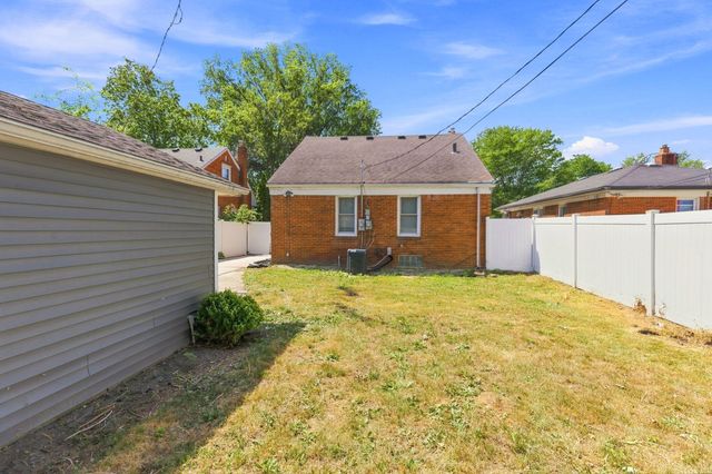 21211 Newcastle Road, Harper Woods City, MI 48225
