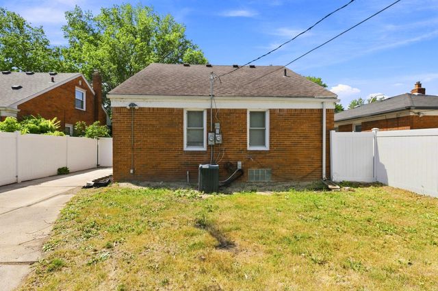 21211 Newcastle Road, Harper Woods City, MI 48225