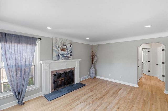 21211 Newcastle Road, Harper Woods City, MI 48225