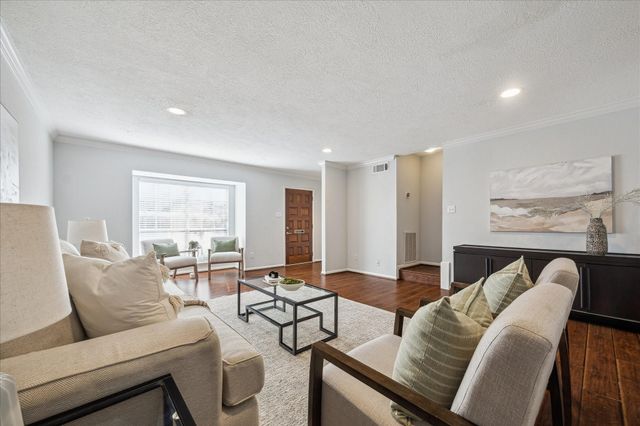 6462 Burgoyne Road, Houston, TX 77057