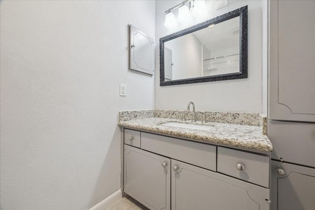 6462 Burgoyne Road, Houston, TX 77057