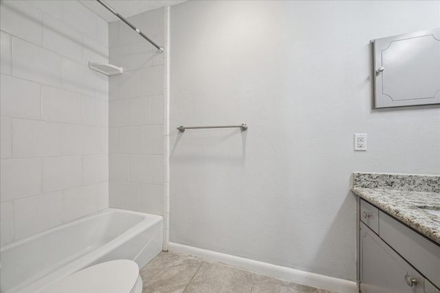 6462 Burgoyne Road, Houston, TX 77057