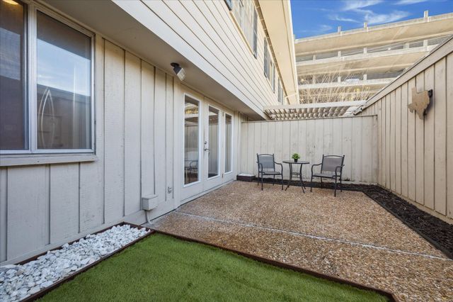 6462 Burgoyne Road, Houston, TX 77057