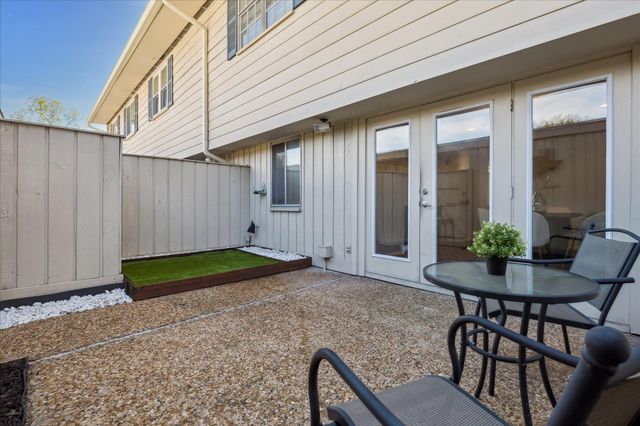 6462 Burgoyne Road, Houston, TX 77057