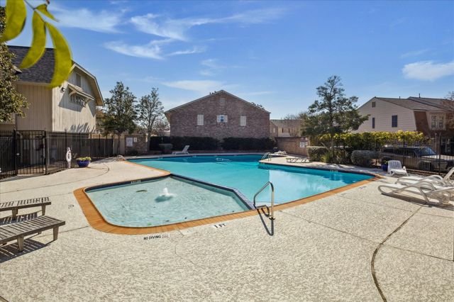 6462 Burgoyne Road, Houston, TX 77057