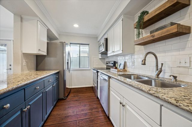 6462 Burgoyne Road, Houston, TX 77057