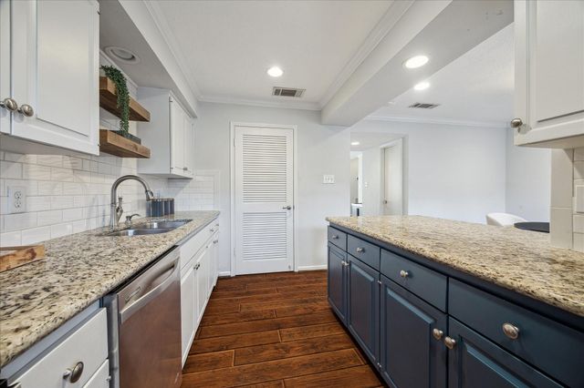 6462 Burgoyne Road, Houston, TX 77057