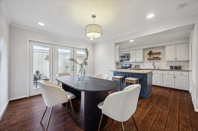 6462 Burgoyne Road, Houston, TX 77057