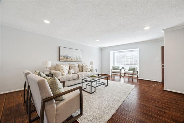 6462 Burgoyne Road, Houston, TX 77057