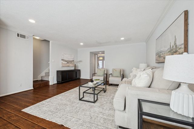 6462 Burgoyne Road, Houston, TX 77057