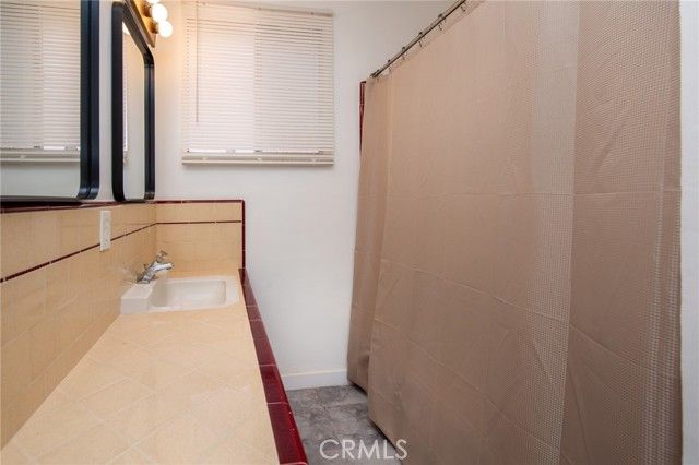 6025 Willowcrest Avenue, North Hollywood (los Angeles), CA 91606