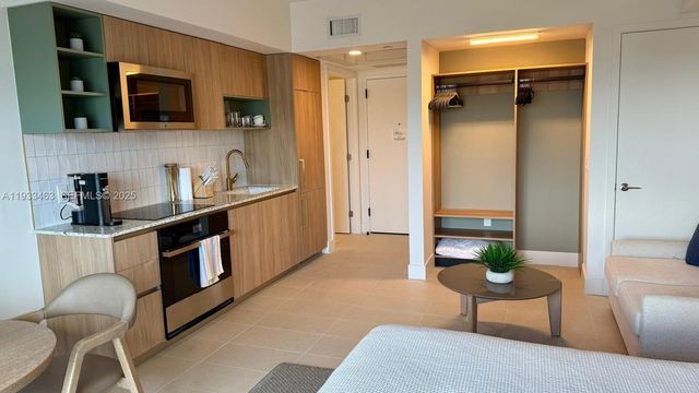 159 NE 6th St 4010, Miami, FL 33132