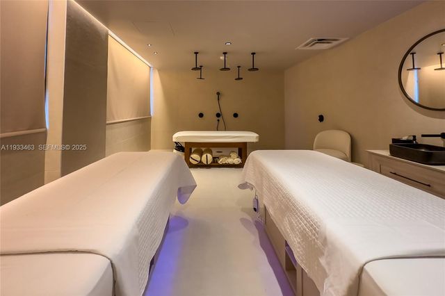 159 NE 6th St 4010, Miami, FL 33132