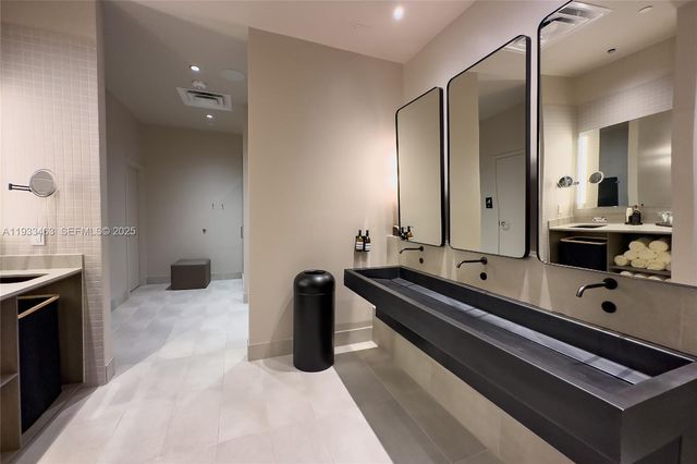 159 NE 6th St 4010, Miami, FL 33132