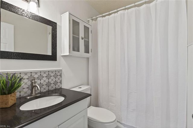 15 Otsego DR, Newport News, VA 23602