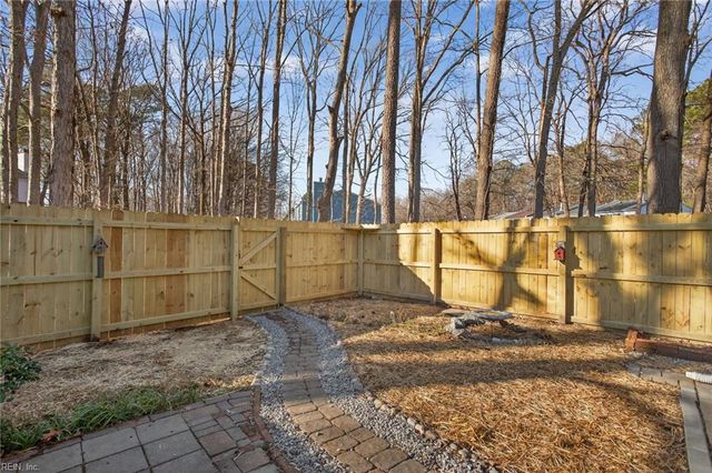 15 Otsego DR, Newport News, VA 23602