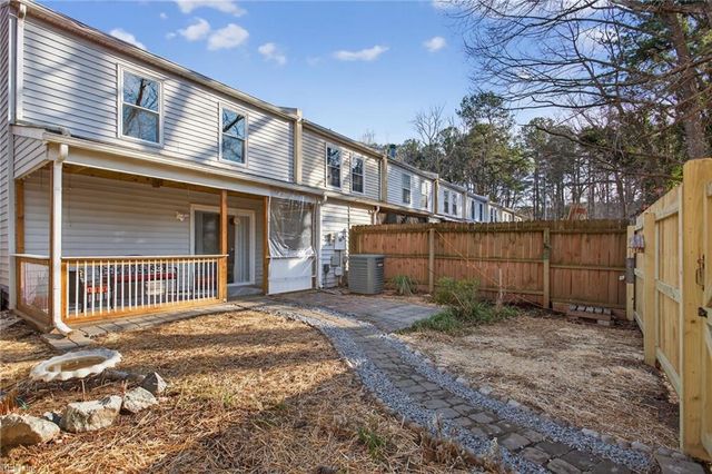 15 Otsego DR, Newport News, VA 23602