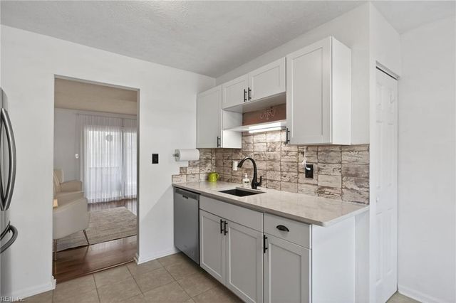 15 Otsego DR, Newport News, VA 23602