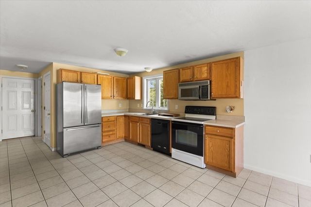 12 Kayak Trail, Norton, MA 02766